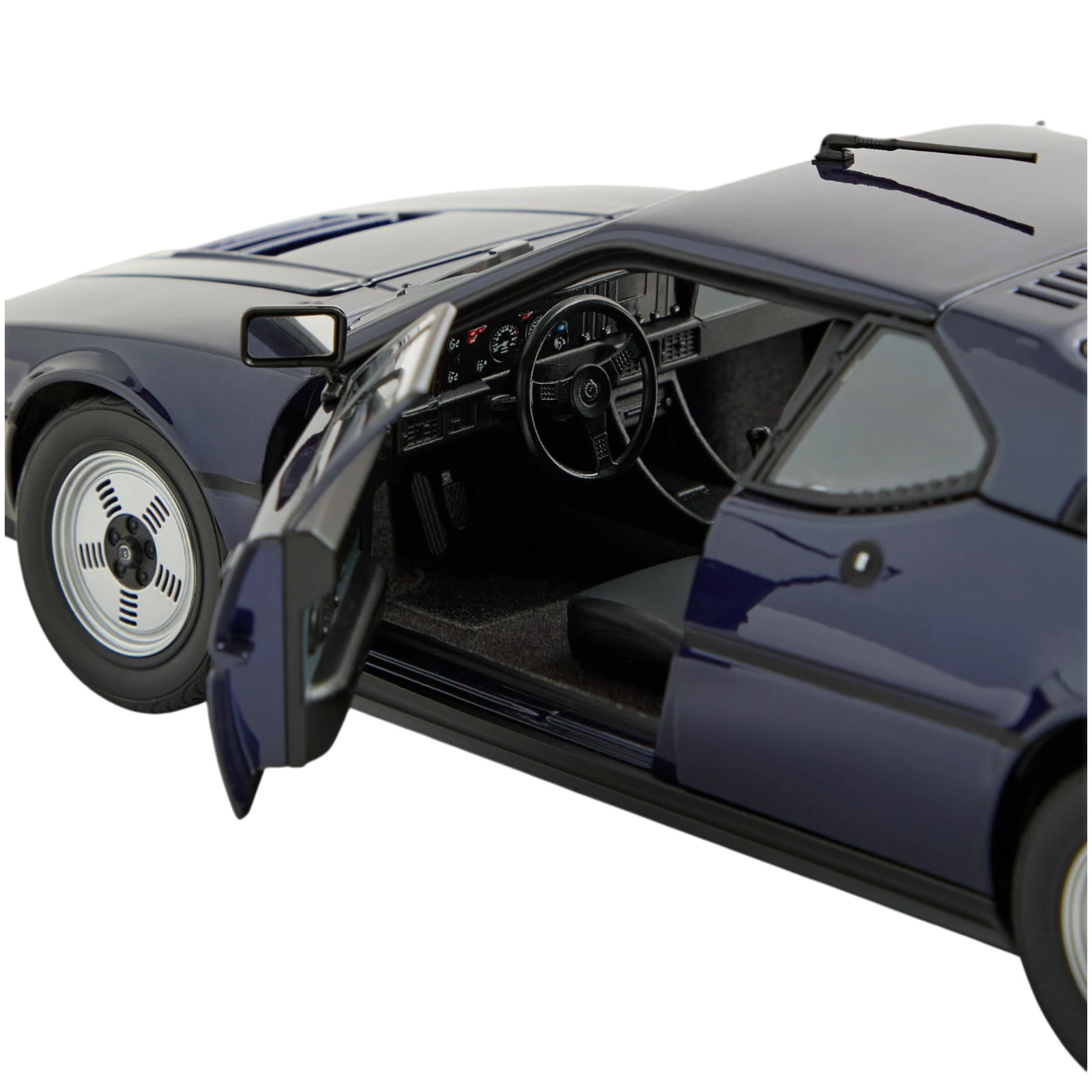 Kith x Minichamps for BMW M1 1981 1:18 купить с доставкой по всей