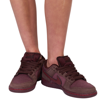 Dunk SB Low City Of Love Burgundy Crush купить в интернет-магазине Kicksmania
