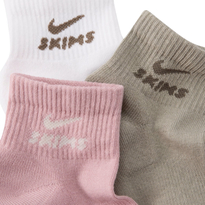 Носки Nike x Skims Dri-Fit Quarter Crew 3-pack купить в интернет-магазине Kicksmania — фото 2