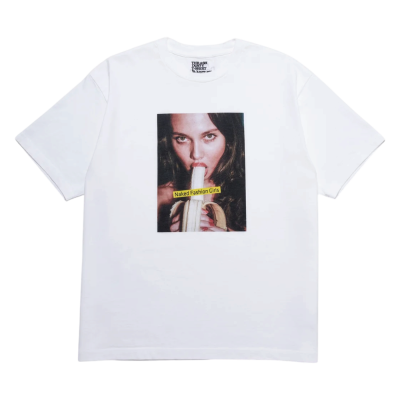 Футболка MINEDENIM x STIE-lo Mike Dowson Holding a Banana Girl Photo White купить в интернет-магазине Kicksmania