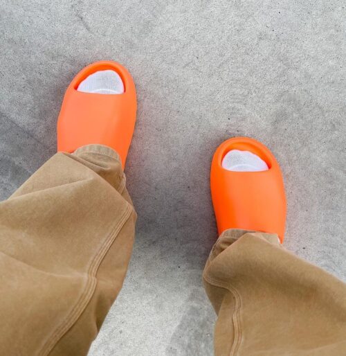 Yeezy Slide Enflame Orange - купить оригинальные кроссовки Yeezy | Kicksmania.ru | Магазин Киксмания