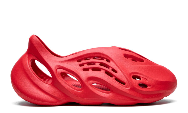 Yeezy Foam Runner Vermellion - купить оригинальные кроссовки Yeezy | Kicksmania.ru | Магазин Киксмания