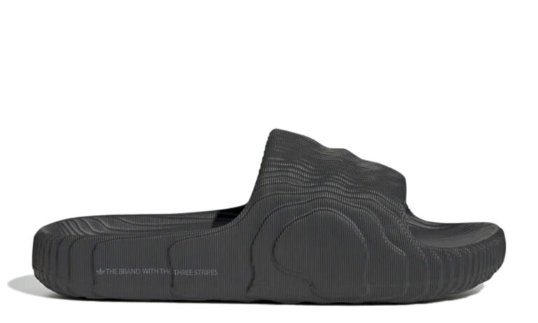 Adilette 22 черный - купить оригинальные кроссовки Adidas | Kicksmania.ru | Магазин Киксмания